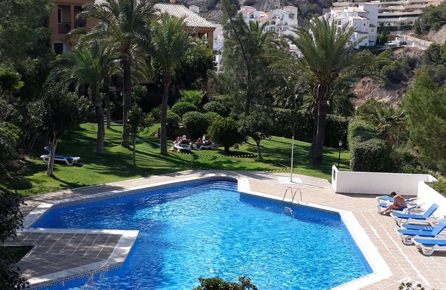 ¡Sol en los balcones y 120 m de la playa!