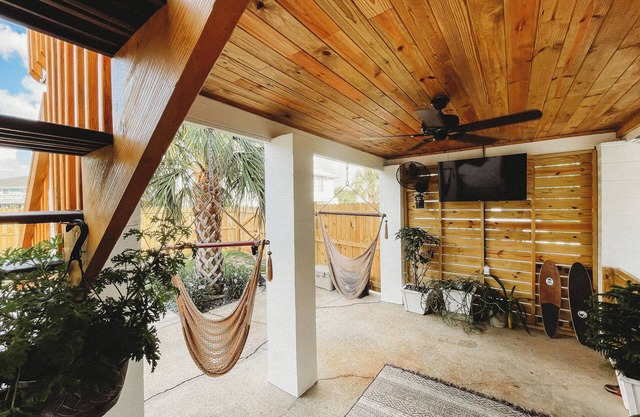 Sun, Sand, and Seashells: Your perfect Beach House Getaway!