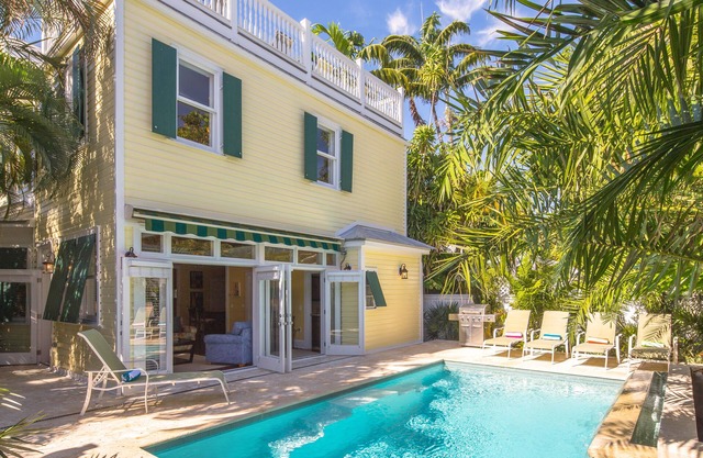 SUNCATCHER~4 Bedroom, 4 Bathroom in Old Town with Pool!