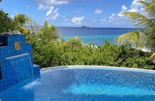 Sundowner in Nail Bay by Personal Villas - Romantic Beachfront with Private Infi