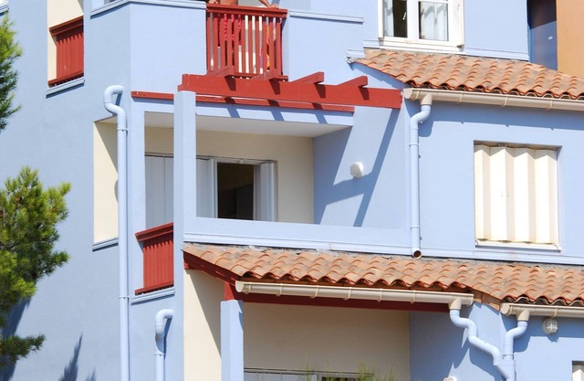 Apartamento con balcón o terraza cerca del mar.