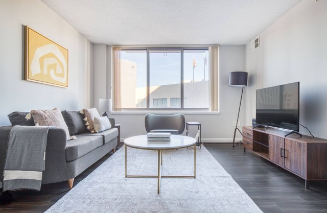 Sunny Bethesda 2BR w/ Concierge & Gym, near Metro & shops, by Blueground