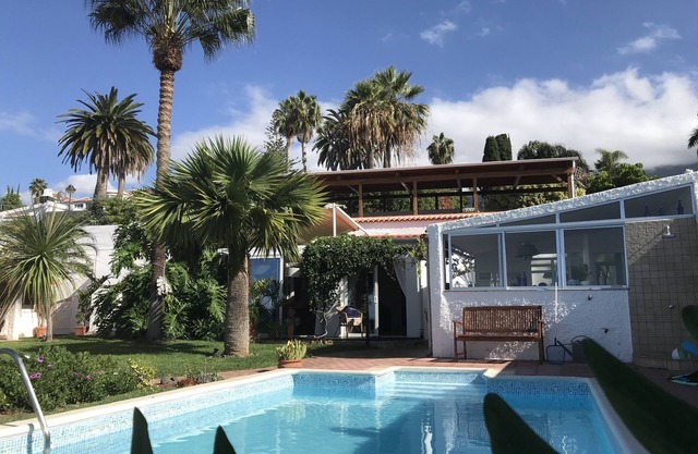 Chalet soleado, vistas Atlántico y Teide, WiFi gratis, jardín, piscina, barbacoa
