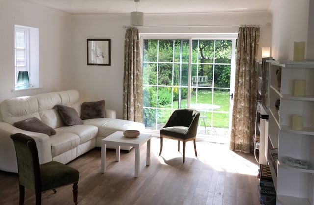 Sunny Rural Village Home Sleeps 4/5 por Goodwood