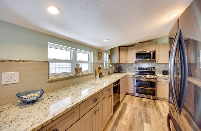 Sunny Florida Getaway Near Beaches & Kayaking!