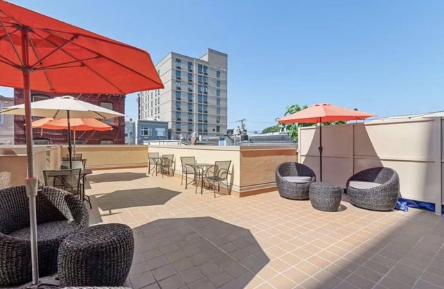 Sunny Stay 15mins from Times Square
