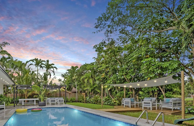 Sunset in Miami/22 guest/heated pool & lake view
