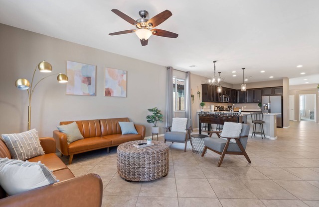 Sunset villa Close to I-10/Mall/Golf