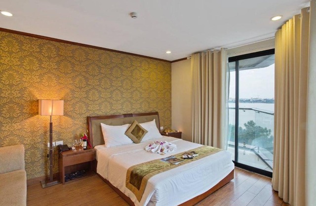 Sunset Westlake Hanoi Hotel