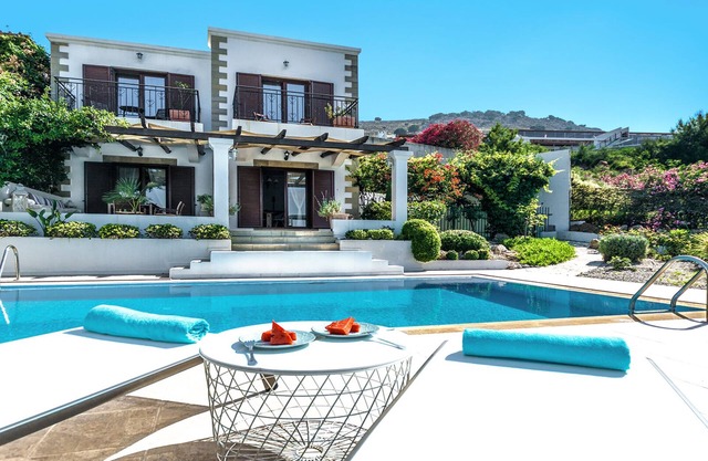 Nuevo en el sitio villa "Sunshine" con piscina, muy cerca de la playa