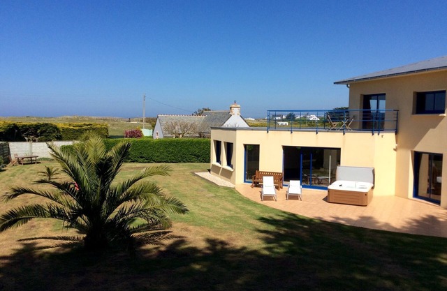 Super architect-designed villa with 4-star indoor swimming pool, Jacuzzi, Hammam