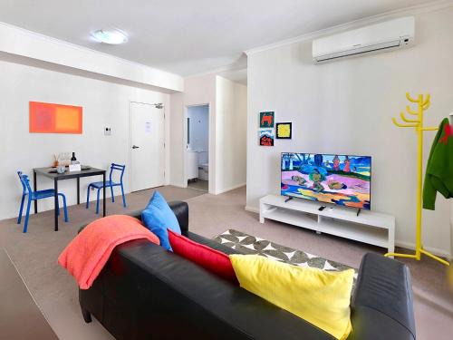 Super Convenient 1BR Apt Free Parking & study