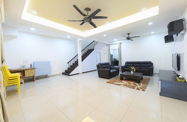 Super OYO 90579 U Inn