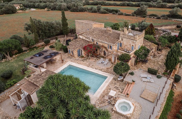 Superb Mallorca Villa | Villa Gilderoy | 5 Bedrooms | Spacious Furnished Sun Terrace | Private Outdoor Pool and Hot Tub| BBQ Facilities | Shaded Outdoor Dining Area | Games Room | Private Garden | Felanitx