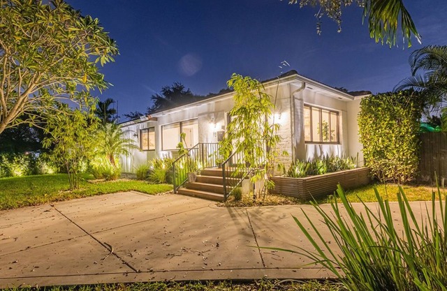 Superb Modern Villa w/ Mini Golf+ Heated Pool+BBQ Grill