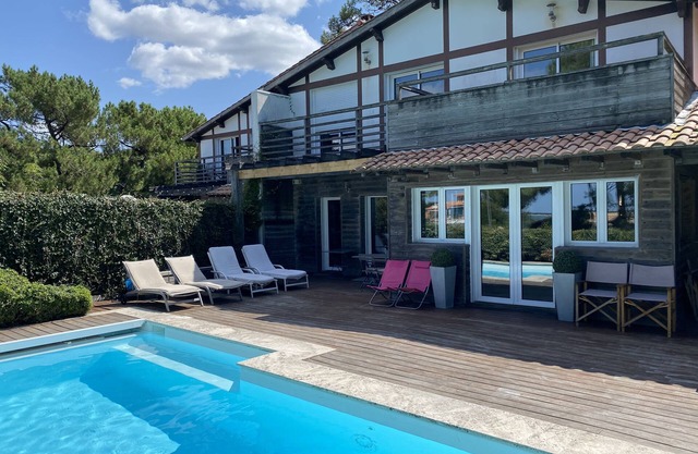 Magnífica vista a la piscina - Acceso directo a la playa - -