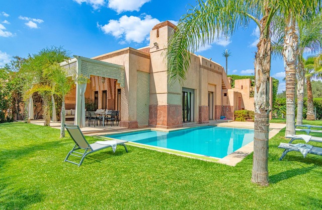 Hermosa villa para 6 personas, gran jardín y piscina privada de 8x4m sin vecinos, Marrakech