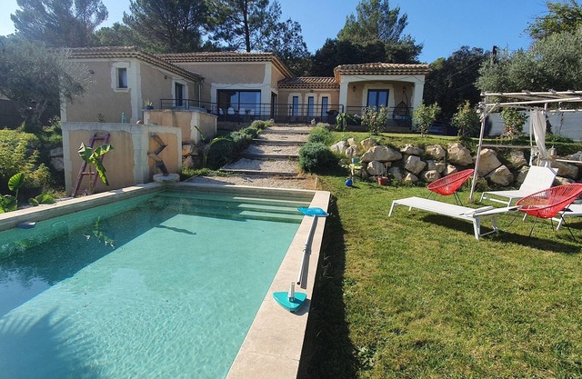 Espléndida villa con piscina entre Gard y Ardeche 30 minutos Avignon.