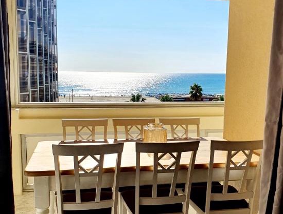 Superbe appartement face à la mer avec parking privatif
