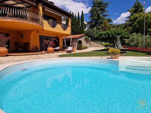 Superior Apartment Wisteria with Pool