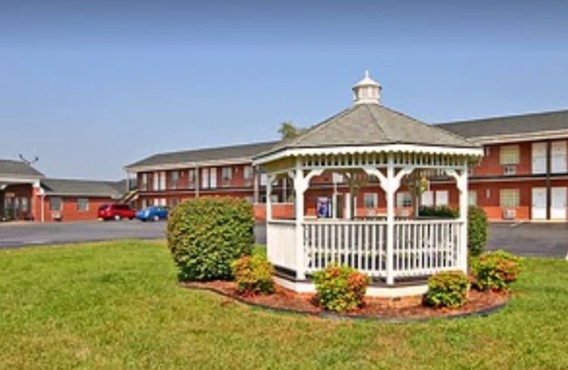 Surry Inn