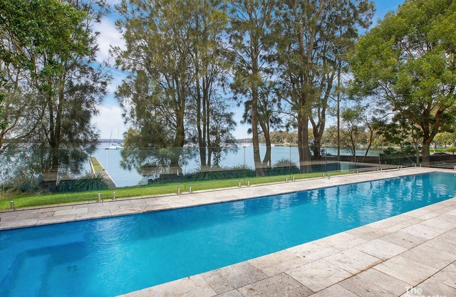 Swanky Suites - Waterfront Hemp House with Shared Pool and Private Jetty