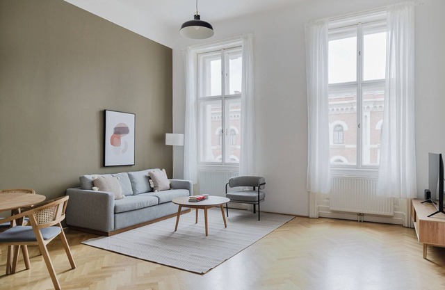 Sweet Innere Stadt 2BR w/ Washer & Dryer, by Blueground