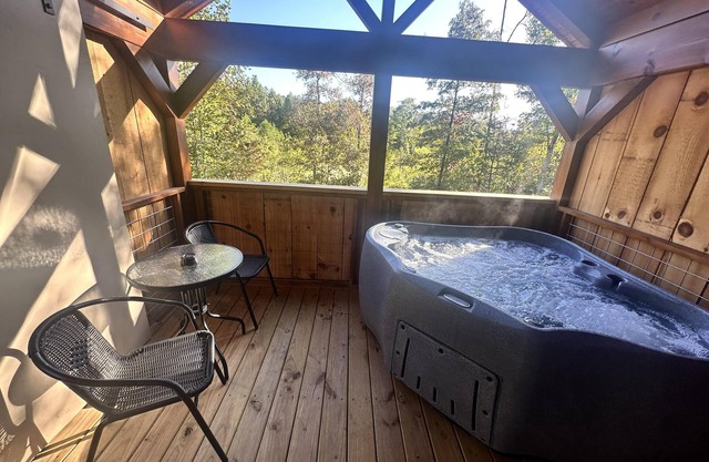 Sweet Thang-Hot Tub, Fireplace,Hiking,View,Near Asheville ,WiFi