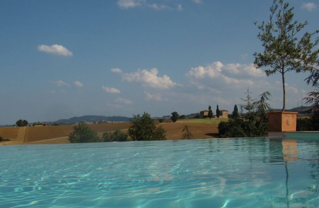 Piscina, bienestar y relajación en las colinas de Bolonia