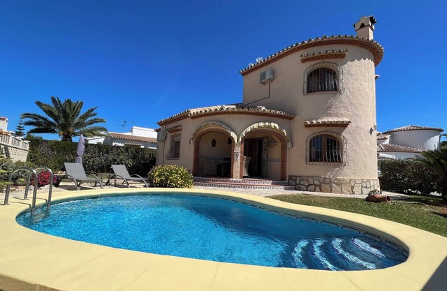 T-0223 Villa a sólo 500 metros del mar