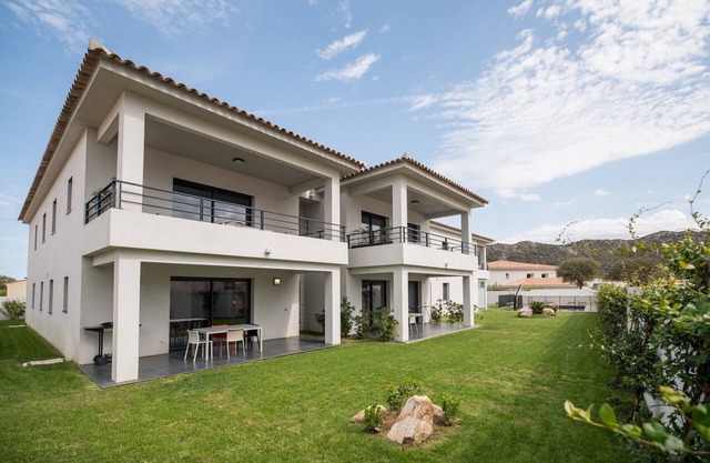 T2 RESIDENCE PETRADORU EN PISCINA DE CONFORT CON ENCANTO ILE-ROUSSE