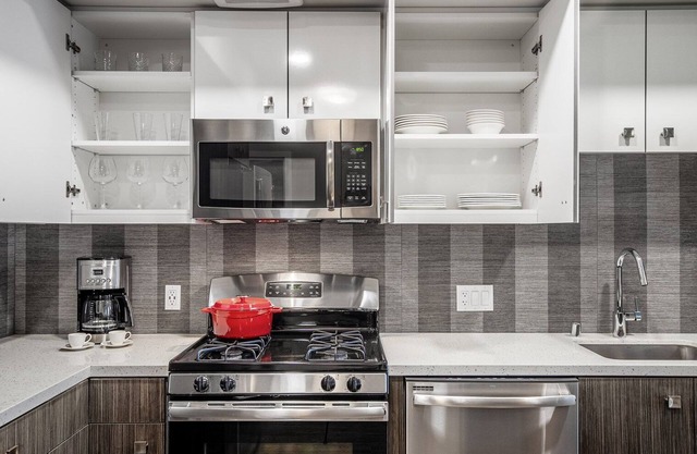 Tailored SoMa 1BR w/ Gym, Patio, BBQ, near BART by Blueground