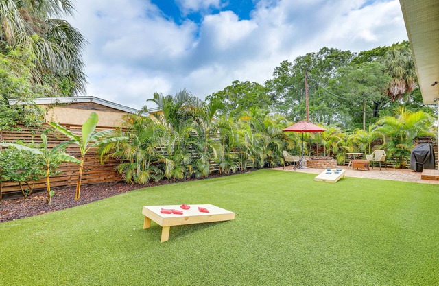 Tampa Home w/ Fire Pit, Yard, Cornhole + More!