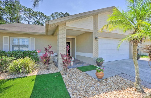 Tampa Home w/ Hot Tub ~ 15 Mi to Downtown!