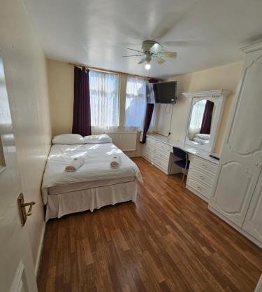 Tanners End Apartment
