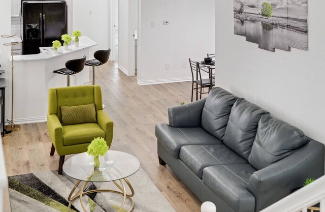 Tranquil 2BR I Pool I Gym I Parking I Workspace