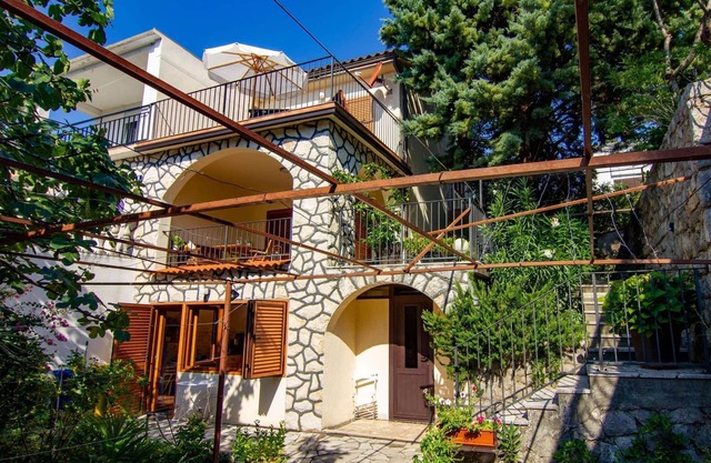 Tasteful vacation apartment near the sea