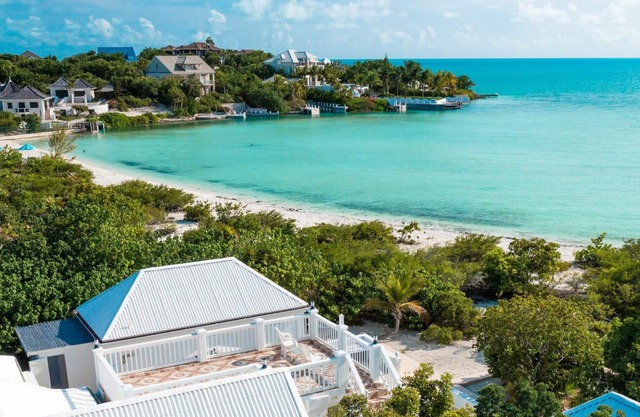 Coccoloba Beach House / Frente a la playa en Taylor Bay Beach / Piscina privada