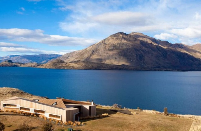 Diseño arquitectónico, propiedad galardonada con acceso privado al lago.