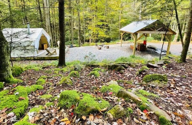 Cozy Creekside Camp cerca del histórico pueblo minero de PA