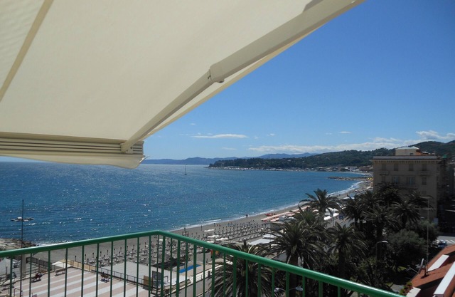 Terraza sobre el mar en Varazze - código citra 009065-LT-0313