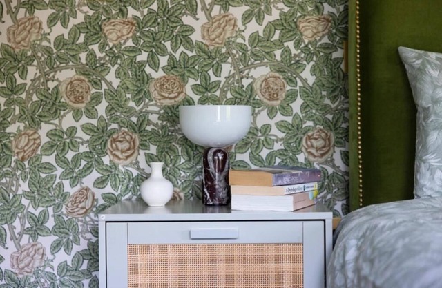 Thames Mansion: A Serene Riverside Escape