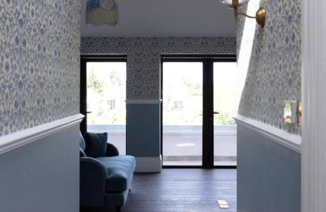 Thames Mansion: Peaceful Riverside Getaway Near Windsor & Heathrow