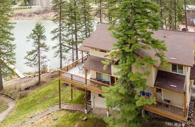 The Arrowleaf at Echo Bay | Quiet Waterfront Home
