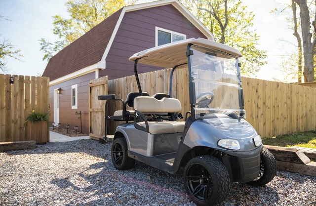 The Barn - close to the beach & downtown Ocean Springs! Includes GOLF CART!!
