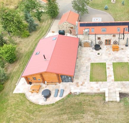 The Barn & The Log Cabin, Sleeps 12, 2 Hot Tubs, Near Durham & Bishop Auckland