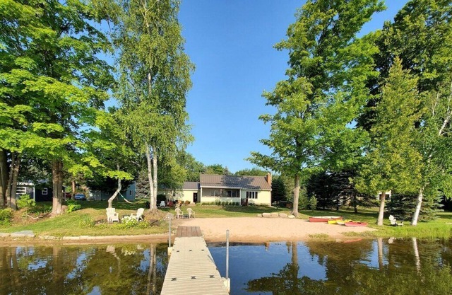 The Bass Bay Getaway - LAKEFRONT & GORGEOUS!