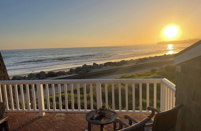 The Beach House - Views, Surf, Sand, Relax, Play, Gather, Paradise