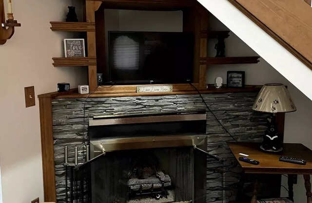The Bear Den