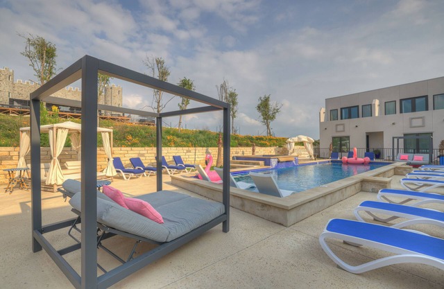 12-bill Murray-2nd Floor-pool View